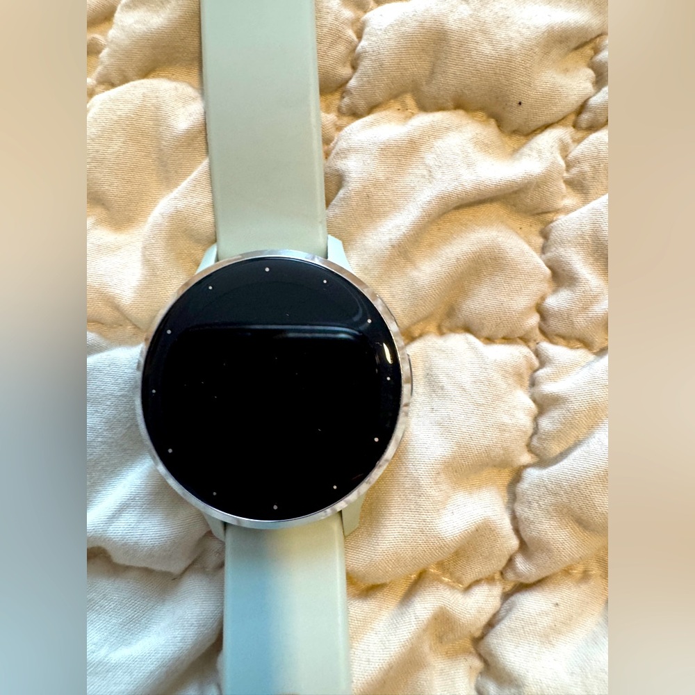 GARMIN VENU 3S  w/ Charging  cord. Sage band. Silver.